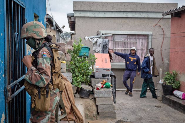 (200401) -- JOHANNESBURG, April 1, 2020 (Xinhua) -- A soldier patrols in a community in Johannesburg, South Africa, March 31, 2020. South African President Cyril Ramaphosa on Monday defended the 21-day national lockdown against the coronavirus pandemic which began on midnight Thursday, saying it is absolutely necessary. (Photo by Yeshiel Panchia Xinhua) SOUTH AFRICA-JOHANNESBURG-COVID-19 
