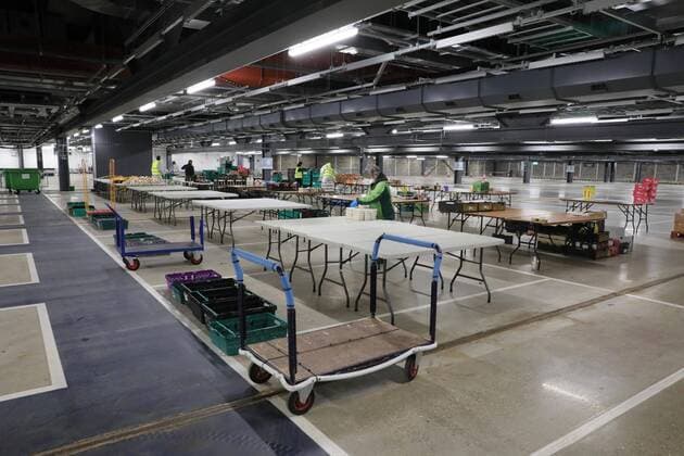 (200401) -- LONDON, April 1, 2020 (Xinhua) -- Volunteers prepare food and meals at a distribution hub in the underground car parking lot at Tottenham Hotspur Stadium in London, Britain, March 31, 2020. The distribution hub was set up by the charity Edible London, working in partnership with Haringey Council, for food distribution to vulnerable groups and workers of National Health Service (NHS). The British Government continues to try to combat the COVID-19 outbreak, while local authorities, community groups and charities are working to provide food for the most vulnerable in society. (Photo by Tim Ireland Xinhua) BRITAIN-LONDON-COVID-19-FOOD DISTRIBUTION 