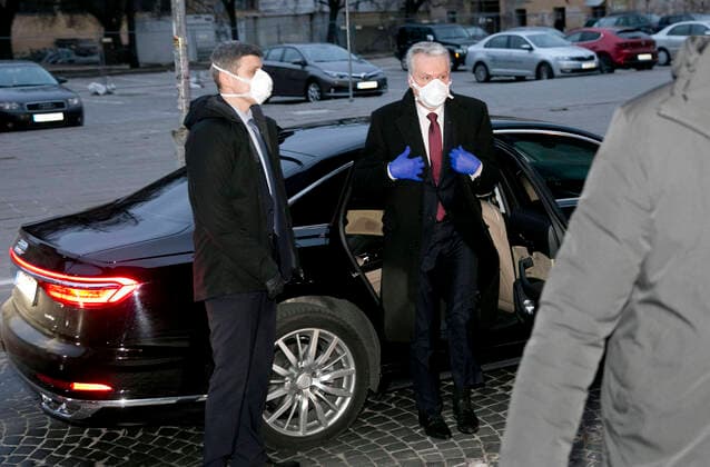 2020-04-01 Vilnius Lithuania. Lithuania president Gitanas Nauseda visits Emergency Operations headquarter at Health ministry on 1 April 2020. Vilnius Lithuania  Copyright: xValdasxKopustasx president emergency lithuania