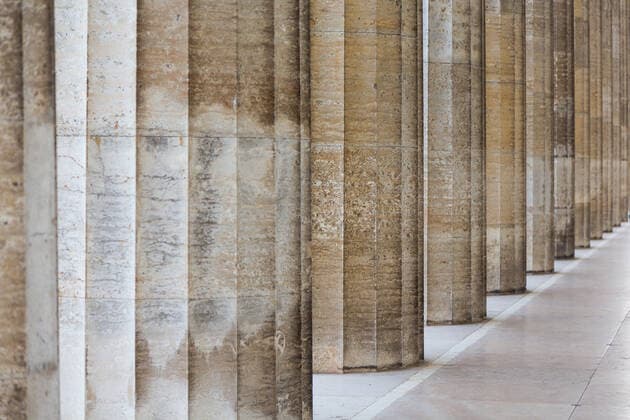 Säulen im östlichen Säulengang, Ruhmeshalle Walhalla, Donaustauf, Landkreis Regensburg, Bayern, Deutschland *** Columns in the eastern colonnade, Valhalla Hall of Fame, Donaustauf, Regensburg County, Bavaria, Germany