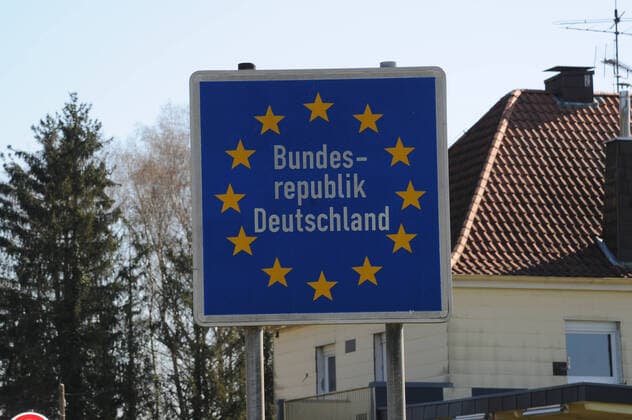 Der Grenzübergang Bisten in Richtung Merten am Mittwoch (01.04.2020) ist geschlossen. Eine Passage zwischen Deutschland und Frankreich für Fahrzeuge nicht mehr gestattet.