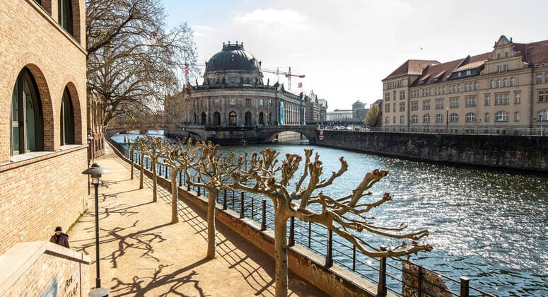 Bode-Museum in Berlin Berlin, 01.04.2020, Bode-Museum im Fruehling bei Sonnenschein. Wegen des Coronavirus bleiben die Berliner Museen vorerst geschlossen. Berlin Berlin Deutschland Museumsinsel