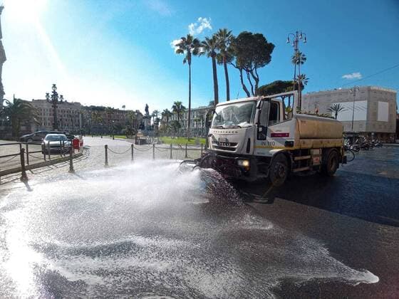 The sanitation interventions in the historic center of Rome by AMA. In the picture Piazza Cavour (Sisto Claudio Cornacchione Fotogramma, Rome - 2020-04-01) p.s. la foto e utilizzabile nel rispetto del contesto in cui e stata scattata, e senza intento diffamatorio del decoro delle persone rappresentate  Copyright: xSistoxClaudioxCornacchionex xFOTOGRAMMAx