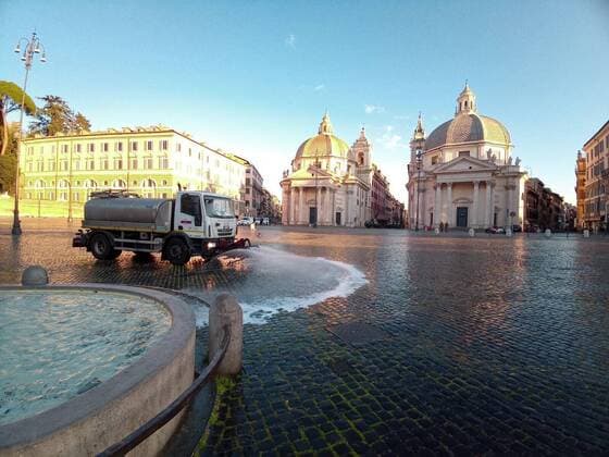 The sanitation interventions in the historic center of Rome by AMA. In the photo Piazza del Popolo. (Sisto Claudio Cornacchione Fotogramma, Rome - 2020-04-01) p.s. la foto e utilizzabile nel rispetto del contesto in cui e stata scattata, e senza intento diffamatorio del decoro delle persone rappresentate  Copyright: xSistoxClaudioxCornacchionex xFOTOGRAMMAx