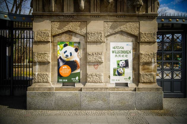 01.04.2020,Berlin,Deutschland,GER,die Stadt in Zeiten der Corona Pandemie. Zoologischer Garten Berlin. Eingang Hardenbergplatz. Gut 20.000 Tiere aus knapp 1.300 Arten leben im 33 Hektar großen Areal. Als Vorsichtsmaßnahme zur Eindämmung von Infektionen durch das Coronavirus bleiben Zoo und Aquarium Berlin bis auf Weiteres geschlossen.
