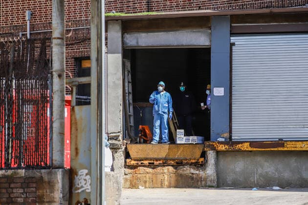 April 1, 2020, New York, NEW YORK, EUA: A refrigerated try with a frigurific truck is used as a morgue at The Brooklyn Hospital Center in the Brooklyn neighborhood of New York during the Coronovirus COVID-19 pandemic in the United States. New York EUA - ZUMAc233 47111756st Copyright: xVanessaxCarvalhox