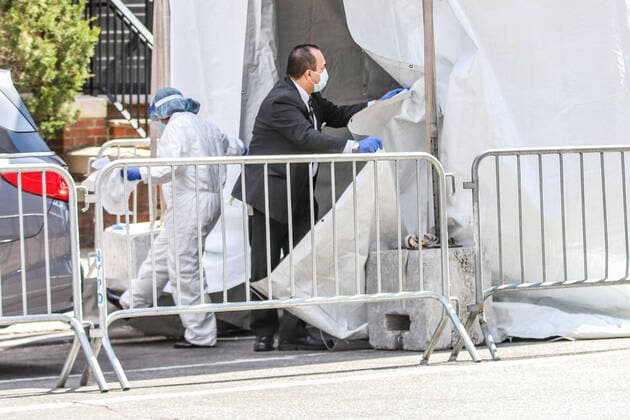 April 1, 2020, New York, NEW YORK, EUA: A refrigerated try with a frigurific truck is used as a morgue at The Brooklyn Hospital Center in the Brooklyn neighborhood of New York during the Coronovirus COVID-19 pandemic in the United States. New York EUA - ZUMAc233 47111763st Copyright: xVanessaxCarvalhox