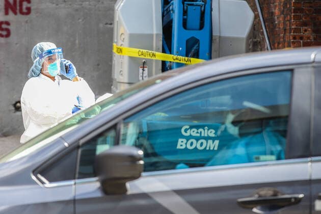 April 1, 2020, New York, NEW YORK, EUA: A refrigerated try with a frigurific truck is used as a morgue at The Brooklyn Hospital Center in the Brooklyn neighborhood of New York during the Coronovirus COVID-19 pandemic in the United States. New York EUA - ZUMAc233 20200401_zsp_c233_028 Copyright: xVanessaxCarvalhox