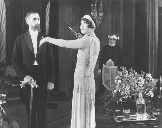 THE PLEASURE GARDEN, from left: John Stuart, Carmelita Geraghty, 1925 Courtesy Everett Collection !ACHTUNG AUFNAHMEDATUM GESCHÃ„TZT! PUBLICATIONXNOTxINxCANxCHNxFRAxITAxJPNxNORxPOLxRUSxESPxUKxUSA Copyright: xCourtesyxEverettxCollectionx MCDPLGA EC007