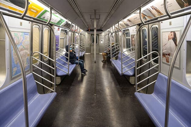200401 People wearing masks inside an almost empty subway car as the coronavirus, COVID-19, outbreak continues on April 1, 2020 in New York, NY, USA. Across the city businesses, schools and places of work have been shutting down, leading to empty streets and quiet neighborhoods. Photo: Joel Marklund BILDBYRAN kod JM 88128 bbeng coronavirus covid-19 virus corona sjukdom tunnelbana Copyright: JOELxMARKLUND 47112320st