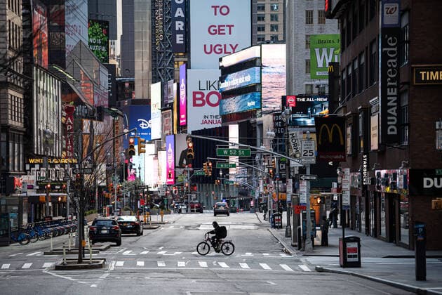 200401 General view of Broadway St towards Times Square as the coronavirus, COVID-19, outbreak continues on April 1, 2020 in New York, NY, USA. Across the city businesses, schools and places of work have been shutting down, leading to empty streets and quiet neighborhoods. Photo: Joel Marklund BILDBYRAN kod JM 88128 bbeng coronavirus covid-19 virus corona sjukdom Copyright: JOELxMARKLUND 47112335st