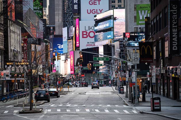 200401 General view of Broadway St towards Times Square as the coronavirus, COVID-19, outbreak continues on April 1, 2020 in New York, NY, USA. Across the city businesses, schools and places of work have been shutting down, leading to empty streets and quiet neighborhoods. Photo: Joel Marklund BILDBYRAN kod JM 88128 bbeng coronavirus covid-19 virus corona sjukdom Copyright: JOELxMARKLUND 47112336st