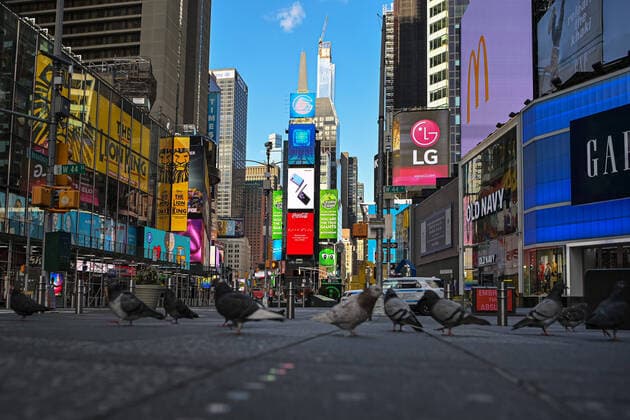 200401 General view of an empty Times Square as the coronavirus, COVID-19, outbreak continues on April 1, 2020 in New York, NY, USA. Across the city businesses, schools and places of work have been shutting down, leading to empty streets and quiet neighborhoods. Photo: Joel Marklund BILDBYRAN kod JM 88128 bbeng coronavirus covid-19 virus corona sjukdom Copyright: JOELxMARKLUND 47112339st
