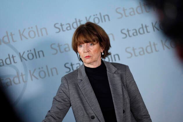 Henriette Reker bei einer Pressekonferrenz nach der Sitzung des Krisenstabs über die aktuelle Laqe bezüglich der Coronakrise im Muschelsaal des historischen Rathauses. Köln, 01.04.2020