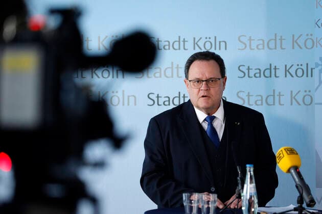 Gerhard A. Wiesmüller bei einer Pressekonferrenz nach der Sitzung des Krisenstabs über die aktuelle Laqe bezüglich der Coronakrise im Muschelsaal des historischen Rathauses. Köln, 01.04.2020