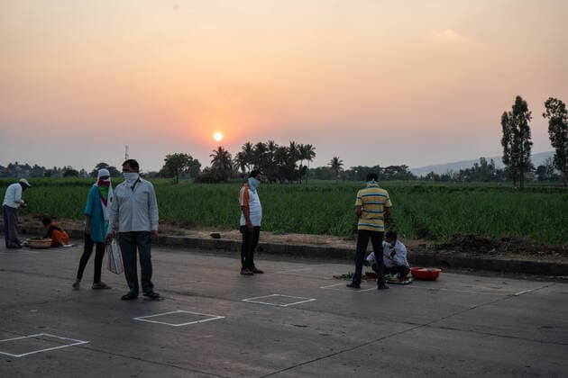 April 1, 2020, Kolhapur, Maharashtra, India: Life after lockdown curfew in India for COVID19 became very difficult for vulnerables. The migrants labourers are trying to settle down their own hometown, amid lockdown and no transportation, no food, no shelter. They are walking for so many days and continue their journey in difficult time on national highhways of India. Similarly the rural class who are home staying rewarded with social distancing mode and been fasciliated with the most essentials only. Helath care workers, Police are trying their best to track down travellers ristriction as well as histroy. Kolhapur India - ZUMAg222 20200401_zip_g222_005 Copyright: xAbhijeetxGurjarx