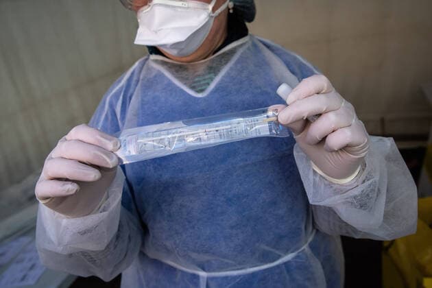 (200402) -- PARIS, April 2, 2020 (Xinhua) -- A medical biologist displays a sample at a Covid-19 drive-in test center in Paris, France, April 1, 2020. A COVID-19 drive-in and screening center has opened at the City Hall of the 17th arrondissement of Paris in partnership with three laboratories in the arrondissement and is dedicated to healthcare professionals. (Photo by Aurelien Morissard Xinhua) FRANCE-PARIS-CORONAVIRUS-DRIVE IN TEST 