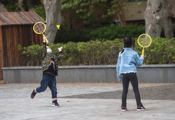 (200402) -- WUHAN, April 2, 2020 -- Children play badminton on a square in Wuhan, capital of central China s Hubei Province, April 1, 2020. Life in Wuhan is gradually back to normal as the coronavirus outbreak wanes. ) CHINA-HUBEI-WUHAN-LIFE BACK TO NORMAL (CN) XiaoxYijiu 