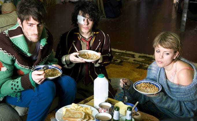 UNMADE BEDS, Fernando Tielve (center), 2009. Ph: Dean Rogers IFC Films Courtesy Everett Collection IFC Films Courtesy Everett Collection !ACHTUNG AUFNAHMEDATUM GESCHÃ„TZT! PUBLICATIONXNOTxINxCANxCHNxFRAxITAxJPNxNORxPOLxRUSxESPxUKxUSA Copyright: xIFCxFilms CourtesyxEverettxCollectionx MCDUNBE EC003