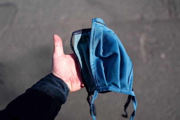Zwei handgenähte Masken für die kommende Mund Nasen Schutz Pflicht Maskenpflicht in Jena. Foto vom 2.4.2020. Innenstadt Jena