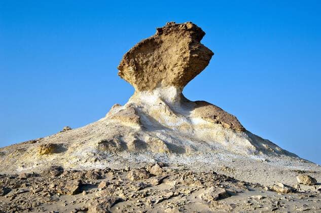 Limestone escarpment of Bir Zekreet, Qatar.  Copyright: xSylviexVanxRoey arabianEyex SV56101