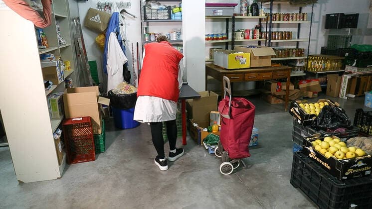 April 2, 2020, Valdemoro, MADRID, SPAIN: Illustration, workers of Vicente Ferrer Center of Valdemoro (Valdemoro City Council Social Center) continue continue to deliver food to more than 140 families (more than 400 neighbors) in need during the third week after the Government declared the state of alarm in Spain and recommended people to stay at home to fight coronavirus COVID-19 on March 29, 2020 in Valdemoro, Madrid, Spain Valdemoro SPAIN - ZUMAa181 20200402_zaa_a181_011 Copyright: xOscarxJ.xBarrosox