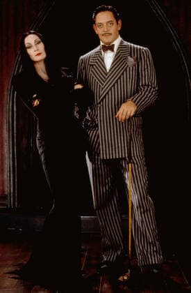 THE ADDAMS FAMILY, Anjelica Huston, Raul Julia, 1991, (c)Paramount courtesy Everett Collection Paramount Courtesy Everett Collection !ACHTUNG AUFNAHMEDATUM GESCHÃ„TZT! PUBLICATIONXNOTxINxCANxCHNxFRAxITAxJPNxNORxPOLxRUSxESPxUKxUSA Copyright: xParamount CourtesyxEverettxCollectionx MSDADFA EC047
