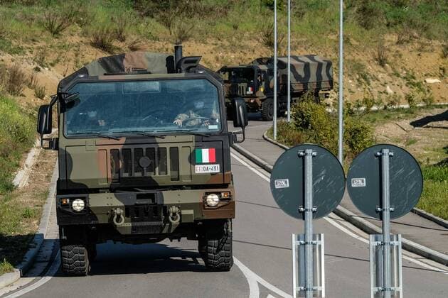 News Bilder des Tages Florence - coronavirus emergency - Crematorium of Trespiano. Army trucks arrive with the dead of Bergamo (Claudio Fusi Fotogramma, Florence - 2020-04-02) p.s. la foto e utilizzabile nel rispetto del contesto in cui e stata scattata, e senza intento diffamatorio del decoro delle persone rappresentate  Copyright: xClaudioxFusix xFOTOGRAMMAx