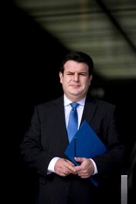 Hubertus Heil DEU, Deutschland, Germany, Berlin, 31.03.2020 Hubertus Heil, Bundesarbeitsminister SPD, nach der Bundespressekonferenz zum Thema Zur Lage am Deutschen Arbeitsmarkt zu Zeiten der Corona-Krise in Berlin. Portrait Hubertus Heil, Federal Minister of Work and Social Affairs SPD, during a press call concerning the situation and the impact of the German work and labour market in times of the coronavirus pandemic, at the Bundespressekonferenz concerning in Berlin, Germany