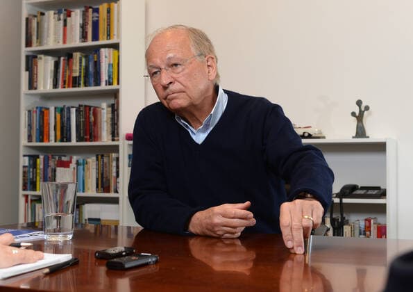 Wolfgang Ischinger, Jurist und Diplomat. Er war Beamteter Staatssekretär im Auswärtigen Amt sowie Botschafter in Washington, D.C. und London. Seit 2008 leitet er die Münchner Sicherheitskonferenz. Fotografiert im Büro der MSC in Berlin. Berlin Berlin Deutschland *** Wolfgang Ischinger, lawyer and diplomat He was a civil servant State Secretary at the Federal Foreign Office and ambassador in Washington, D C and London Since 2008 he has been heading the Munich Security Conference Photographs in the MSC office in Berlin Berlin Germany Copyright: xMikexWolffx
