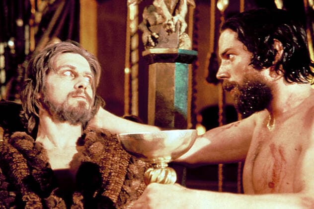 EXCALIBUR, Nigel Terry (left) as King Arthur, Paul Geoffrey (right) as Perceval, holding the Holy Grail, 1981, (c) Orion courtesy Everett Collection Orion Pictures Corp Courtesy Everett Collection !ACHTUNG AUFNAHMEDATUM GESCHÃ„TZT! PUBLICATIONXNOTxINxCANxCHNxFRAxITAxJPNxNORxPOLxRUSxESPxUKxUSA Copyright: xOrionxPicturesxCorp CourtesyxEverettxCollectionx MSDEXCA EC013