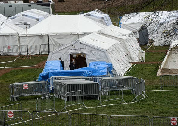 April 2, 2020, New York Manhattan, USA: Central Park hospital tents the field hospital in New York City is comprised of 14 tents and will receive patients first from Mount Sinai Brooklyn and Mount Sinai Queens .New York Manhattan 5 AV. New York Manhattan USA - ZUMAs252 20200402_znp_s252_017 Copyright: xMarcusxSantosx