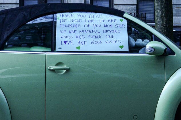 April 2, 2020, New York Manhattan, USA: Newyorker put a poster in the car window to support the nurses and first responders . The COVID-19 death toll in the NYC is 1,374 and 45,707 confirmed cases. 04 02 20 New York Manhattan New York Manhattan USA - ZUMAs252 20200402_znp_s252_024 Copyright: xMarcusxSantosx