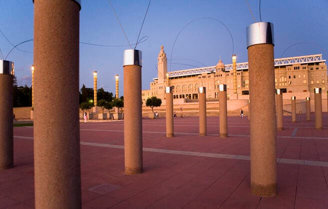 Architektur von Arata Isozaki Barcelona:Sculptures by Aiko Miyawaki, in background Olympic stadium Barcelona Barcelona Spain Copyright: xLucasxVallecillosx xVWPicsx LVM-1213-Sculptures, in background Olympic stadium_MG_6389