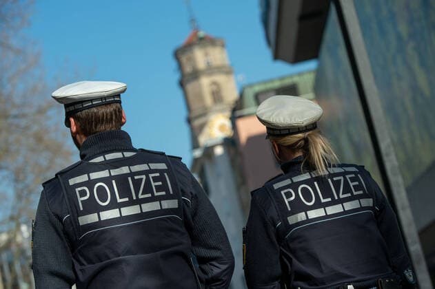 Coronavirus-COVID-19 Eindrücke aus einer verwaisten Stadt. Polizeistreife durch Stuttgart mit der Stiftskirche im Hintergrund. Stuttgart Mitte Baden-Württemberg Deutschland Copyright: xLeif-HendrikxPiechowskix