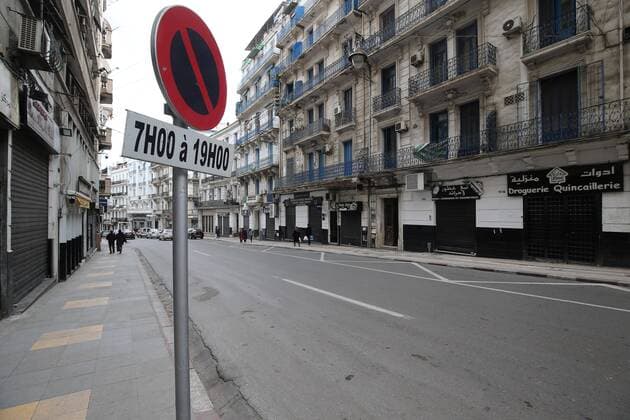 (200402) -- ALGIERS, April 2, 2020 (Xinhua) -- Few people are seen on a street in Algiers, Algeria, on April 2, 2020. The number of confirmed cases of COVID-19 in Algeria has risen to 986 while the death toll has reached 86, according to figures reported on Thursday by Algerian health authorities. (Xinhua) ALGERIA-ALGIERS-COVID-19-CASES 