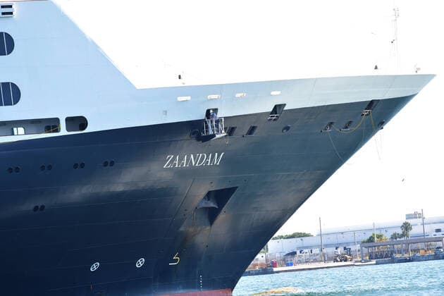 April 2, 2020, Fort Lauderdale, Florida, United States Of America: FORT LAUDERDALE, FL - APRIL 02: COVID-19 - Two Coronavirus-Impacted Cruise Ships the MS Zaandam and MS Rotterdam Cleared To Dock In Port everglades Florida with dead and sick aboard After Weeks At Sea. Seen here doctors remove the sick and the dead from the MS Zaandam on April 2, 2020 at Port Everglades in Fort Lauderdale, Florida..People: MS Zaandam Fort Lauderdale United States Of America - ZUMAn287 20200402_zaa_n287_053 Copyright: xSMGx