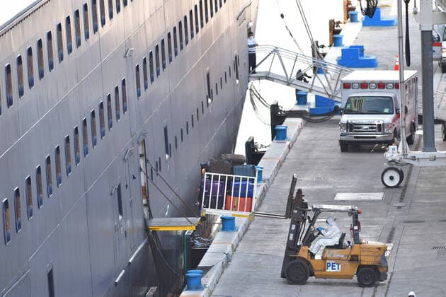 April 2, 2020, Fort Lauderdale, Florida, United States Of America: FORT LAUDERDALE, FL - APRIL 02: COVID-19 - Two Coronavirus-Impacted Cruise Ships the MS Zaandam and MS Rotterdam Cleared To Dock In Port everglades Florida with dead and sick aboard After Weeks At Sea. Seen here doctors remove the sick and the dead from the MS Zaandam on April 2, 2020 at Port Everglades in Fort Lauderdale, Florida..People: MS Zaandam Fort Lauderdale United States Of America - ZUMAn287 20200402_zaa_n287_208 Copyright: xSMGx