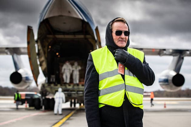 02.04.2020, Tallinn. Hiinast joudis transpordilennukiga Tallinna lennujaama 2,6 miljonit isikukaitsevahendit. Pildil Jaak Aab. A joint Estonian-Latvian order of 2.6 million pieces of personal protective equipment arrived in Tallinn from Shanghai, China. In the picture Minister of Public Administration Jaak Aab FOTO: MADIS VELTMAN POSTIMEES TALLINN HARJUMAA ESTONIA  Copyright: xMadisxVeltmanx
