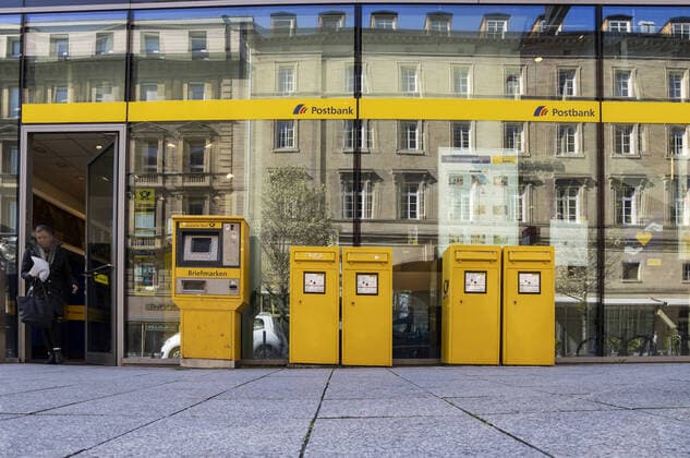 DEU, Deutschland, Baden-Württemberg, Stuttgart, 03.04.2020: Postbriefkasten. Stuttgart.