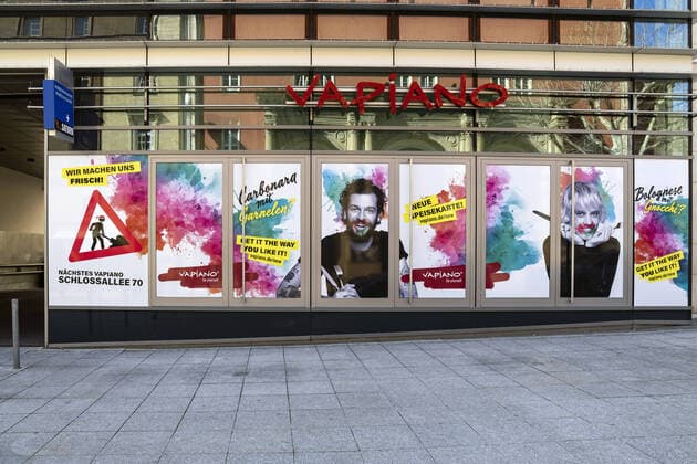 DEU, Deutschland, Baden-Württemberg, Stuttgart, 03.04.2020: Vapiano in der Stuttgarter Innenstadt macht sich angeblich frisch. Tatsächlich ist das Restaurant aber nach Isolvenz geschlossen. Angeschlagen war Vapiano schon vorher. Die Folgen der Corona-Krise, geschlossene Restaurants und Ausgangsbeschränkungen, besiegelten letztlich Vapianos Schicksal. Die Restaurantkette meldet Insolvenz an.