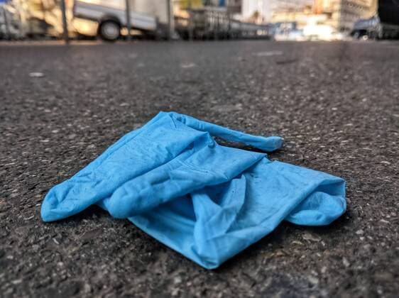 April 3, 2020, Munich, Bavaria, Germany: Discarded disposable gloves and other personal protective equipment are sights seen often in Germany in the era of the worldwide Coronavirus outbreak. Munich Germany - ZUMAb160 20200403_zbp_b160_002 Copyright: xSachellexBabbarx