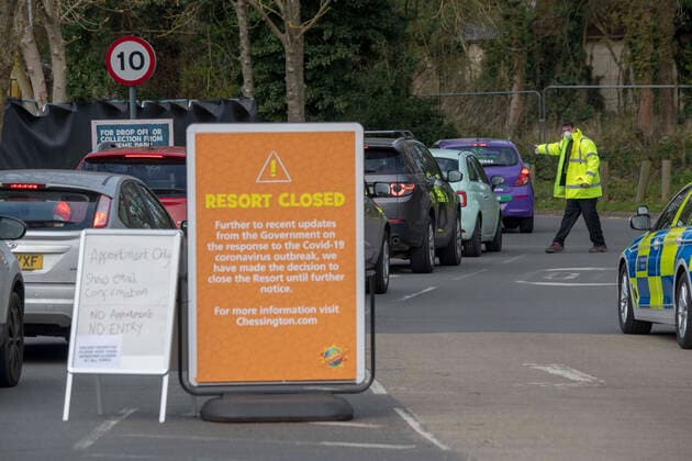 . 02 04 2020. Chessington, United Kingdom. National Health Service staff at work at a drive through Coronavirus Testing Centre in Chessington, United Kingdom.  xi-Imagesx IIM-20976-0022