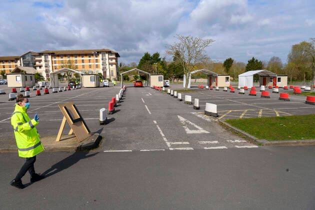 . 02 04 2020. Chessington, United Kingdom. National Health Service staff at work at a drive through Coronavirus Testing Centre in Chessington, United Kingdom.  xi-Imagesx IIM-20976-0017