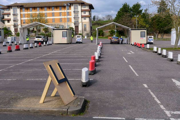 . 02 04 2020. Chessington, United Kingdom. National Health Service staff at work at a drive through Coronavirus Testing Centre in Chessington, United Kingdom.  xi-Imagesx IIM-20976-0026
