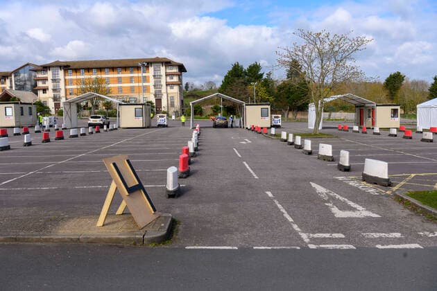 . 02 04 2020. Chessington, United Kingdom. National Health Service staff at work at a drive through Coronavirus Testing Centre in Chessington, United Kingdom.  xi-Imagesx IIM-20976-0028
