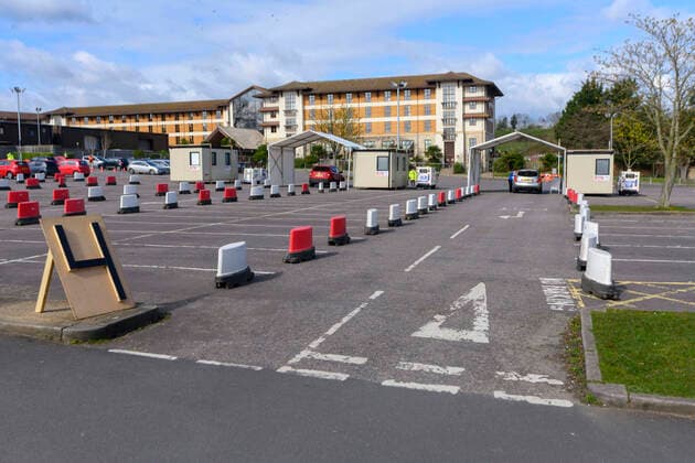 . 02 04 2020. Chessington, United Kingdom. National Health Service staff at work at a drive through Coronavirus Testing Centre in Chessington, United Kingdom.  xi-Imagesx IIM-20976-0030