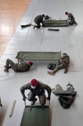 Several troops assemble bunks at a temporary homeless shelter set up in a sport pavilion, in Valencia, Spain, 03 April 2020. Spain faces the 20th consecutive day of mandatory home confinement in a bid to slow down the spread of the pandemic COVID-19 disease caused by the SARS-CoV-2 coronavirus. coronavirus crisis !ACHTUNG: NUR REDAKTIONELLE NUTZUNG!  Copyright: xKaixFoersterlingx GRAFCVA3748 20200403-637215124465282911