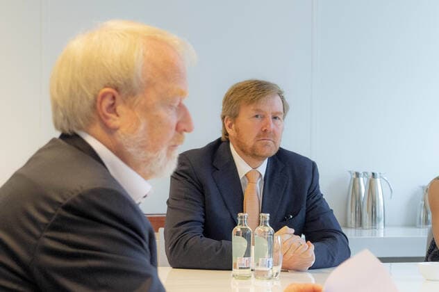 03-04-2020 Bilthoven Queen Maxima and King Willem-Alexander visited the RIVM, National Institute for Public Health and the Environment, in the context of the coronavirus (Covid-19) in Bilthoven. Meeting with the Outbreak Management Team and Jaap van Dissel and Hans Brug of Het Rijksinstituut voor Volksgezondheid en Milieu.  Copyright: xPPEx