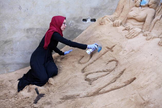 April 3, 2020, Gaza City, Gaza Strip, Palestinian Territory: A Palestinian artist Rana el-Ramlawi, 23, creates a sand sculpture stay home during awareness campaign about the spread of coronavirus disease (COVID-19), at her house Gaza city, on April 3, 2020. The United Nations has warned that a COVID-19 outbreak in Gaza could be disastrous, given the high poverty rates and weak health system in the coastal strip under Israeli blockade since 2007. Authorities in Gaza have said that more than 2,700 Palestinians are in home-isolation, mostly people who had returned from Egypt Gaza City Palestinian Territory - ZUMAap3_ 20200403_zaf_ap3_009 Copyright: xMahmoudxAjjourx
